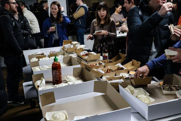 Meetup members eating Wonderbao